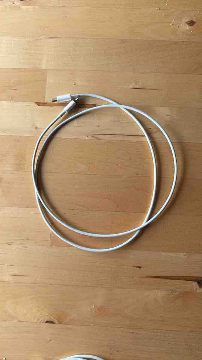 Apple Cavi: Apple USB C to Lightning Cable 1m White Used – Usato da Zürich venduto da aus_r2dq
