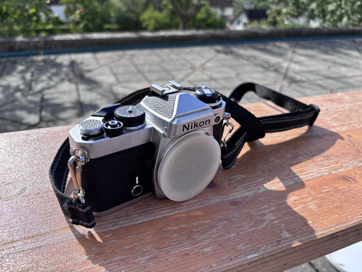 Nikon Appareil photo: Nikon Camera Silver Black – D'occasion à Wahlen b. Laufen par Slash077 1