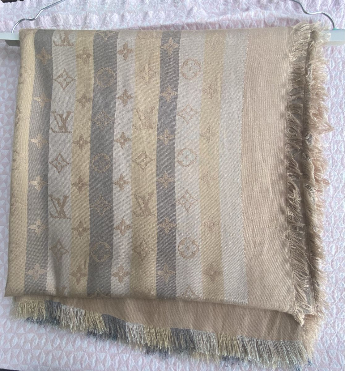 Louis Vuitton Foulards, Tücher & Schals: Original Louis Vuitton Shine Schal – Gebraucht aus Kaiseraugst von RJ03 2