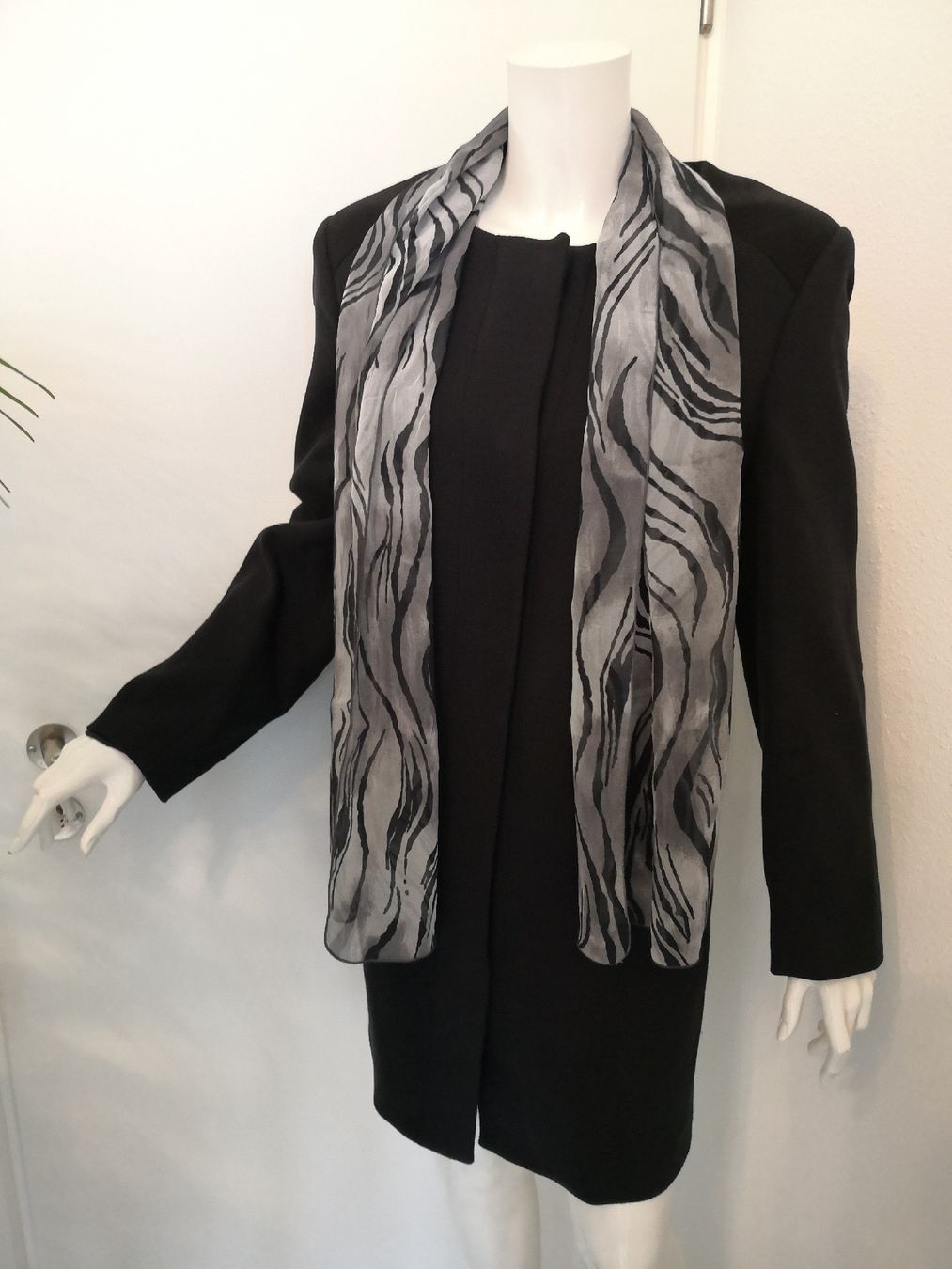 Foulard & Sciarpe: 🤩SCHAL ZEBRA-PRINT GRAU-SCHWARZ – Usato da Olten venduto da Naja-Twins-Twins 2