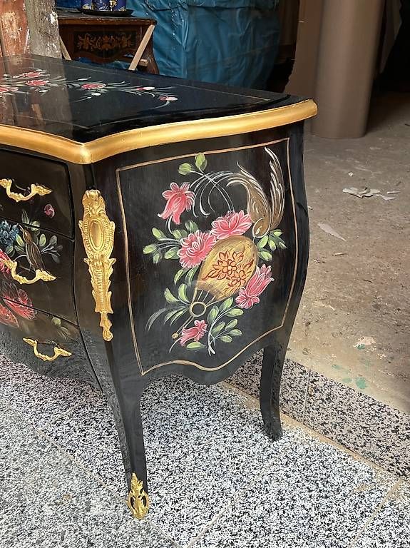 Cassettiere: Commode de style XV  motif fleuri , – Usato da geneve venduto da louisart 1