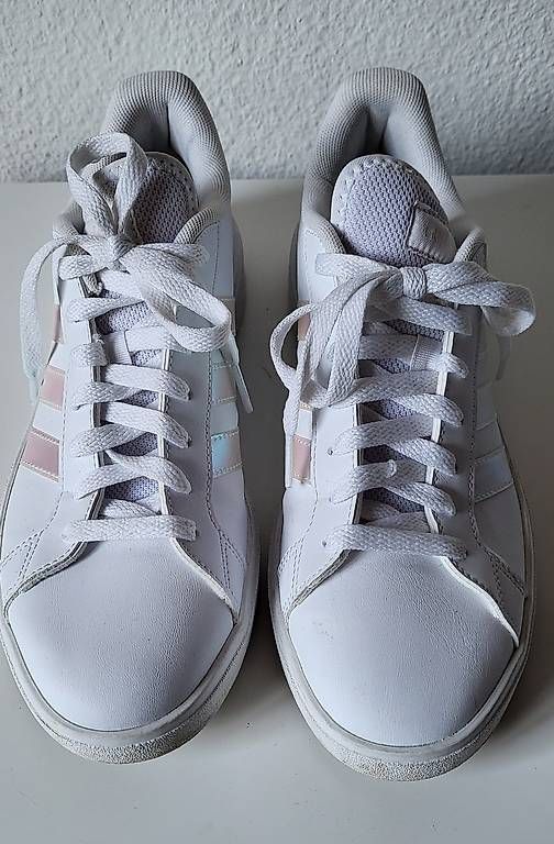 Adidas Scarpe da donna: Adidas Sneaker weiss Grösse 40 2/3 – Usato da Duggingen venduto da lot-of-fun