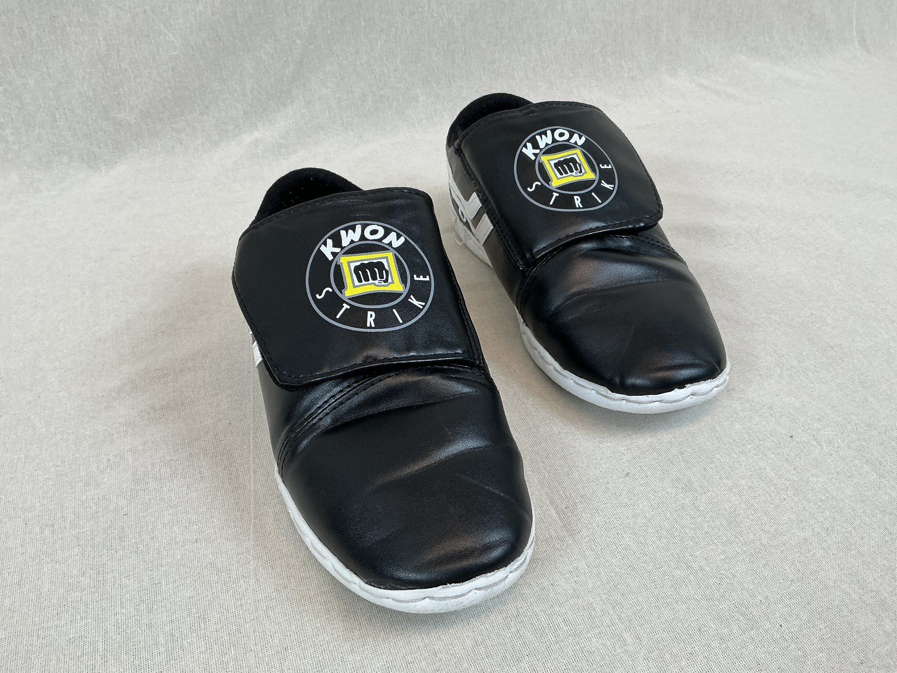Scarpe da uomo: KWON Strike Kampfsport Schuhe Gr. 40 / 41 – Usato da Richterswil venduto da Restwert_Richterswil 1