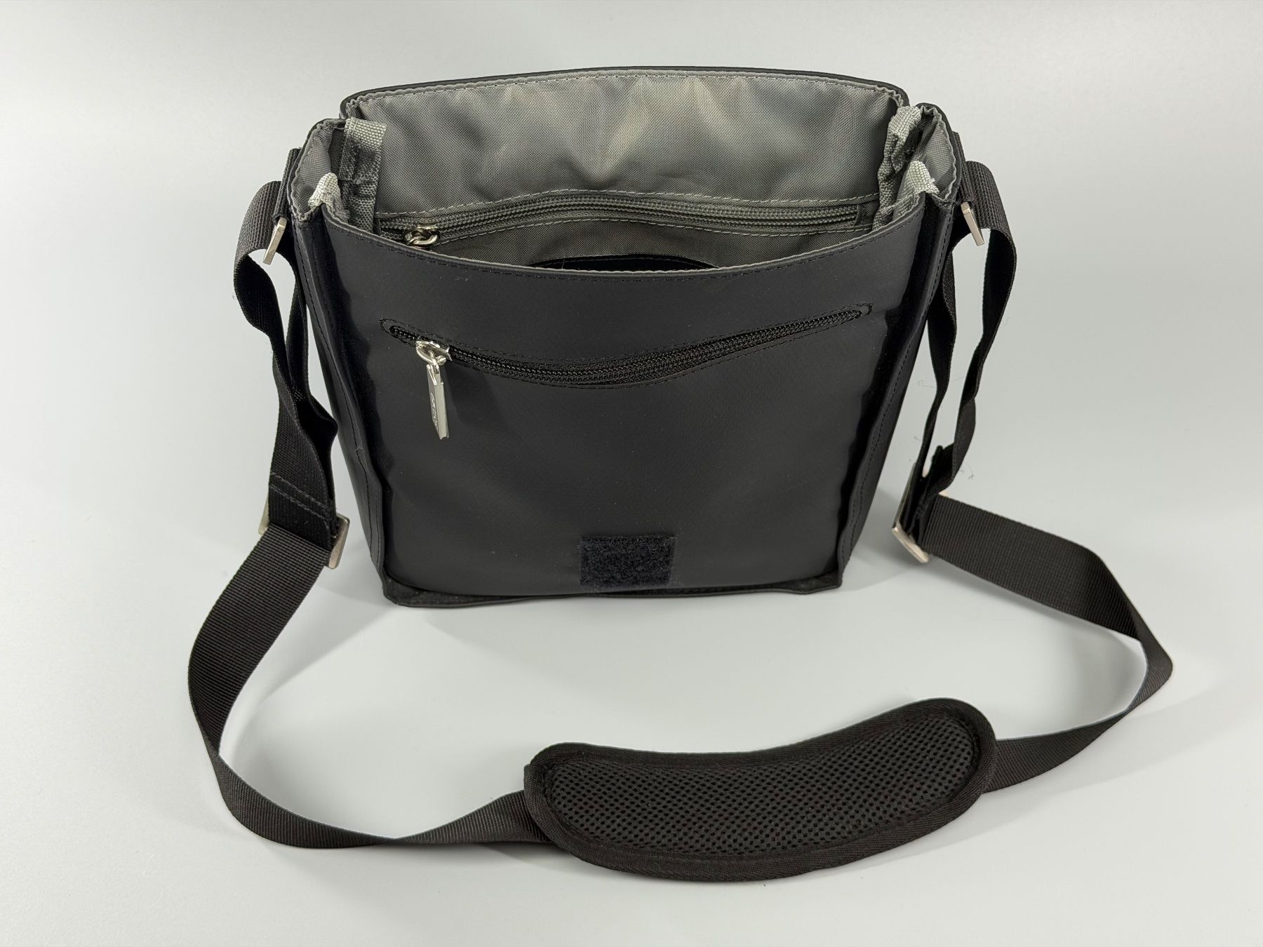 Bree Taschen: BREE Messenger Bag Schwarz, Top Zustand. – Gebraucht aus Sennhof von Johnbest 3