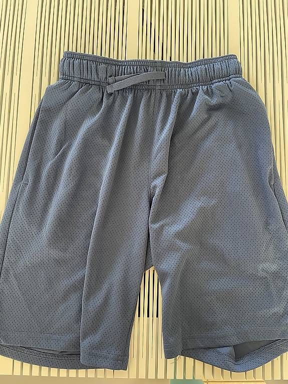 Lotti & Set di vestiti: 2 Sport Shirts & Shorts – Usato da Au ZH venduto da Win8 2