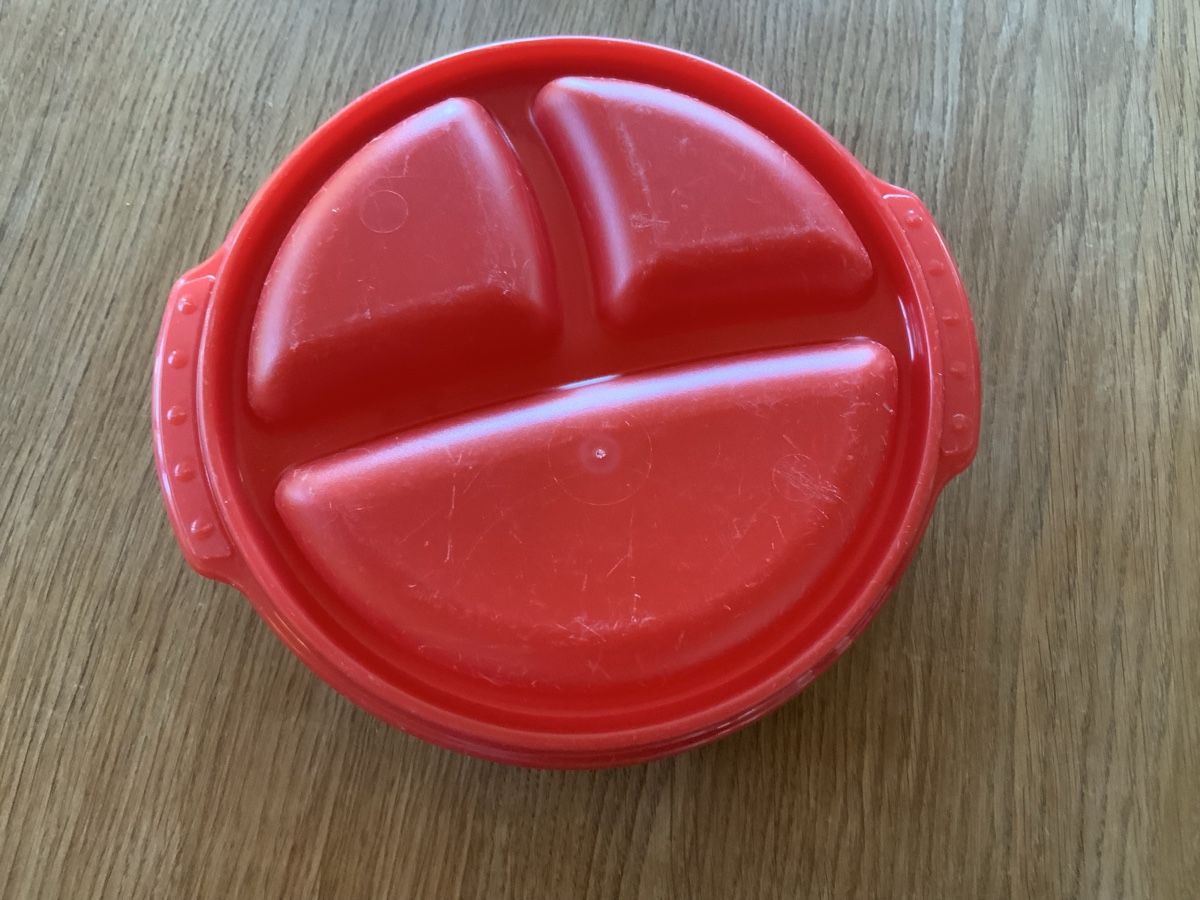 Tupperware Contenitori & Simili: MIKROWELLEN - TUPPERWARE MIT AUFTEILER - GEBRAUCHT  – Usato da Reichenbach im Kandertal venduto da Cellobello11 1