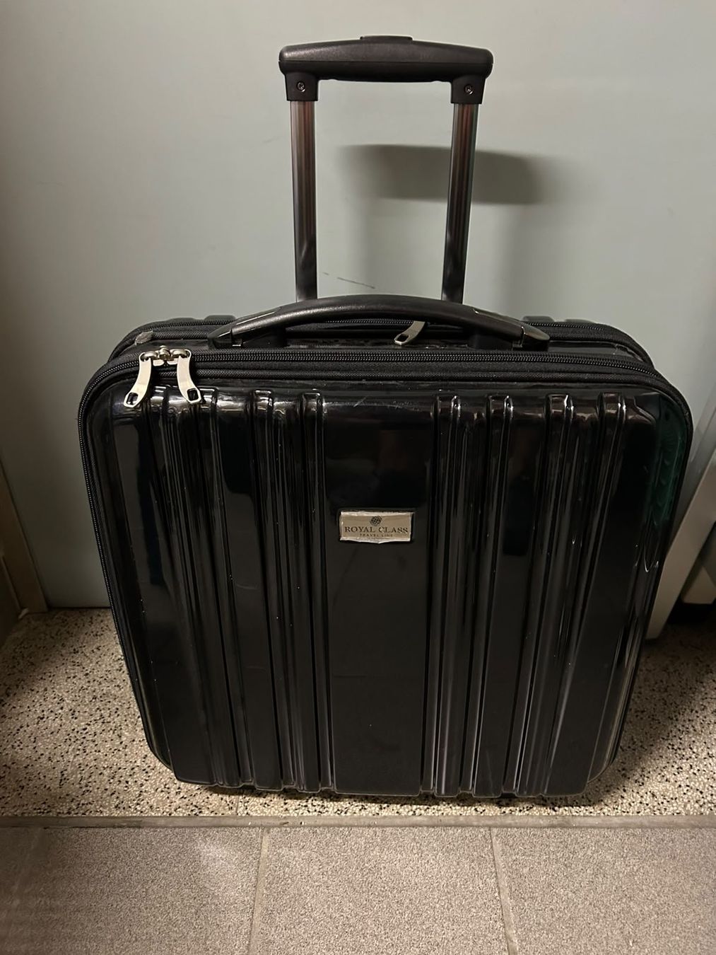 Altro in Aeronautica: Piccolo trolley nero lucido Royal Class – Usato da Melano venduto da H-Sara 1