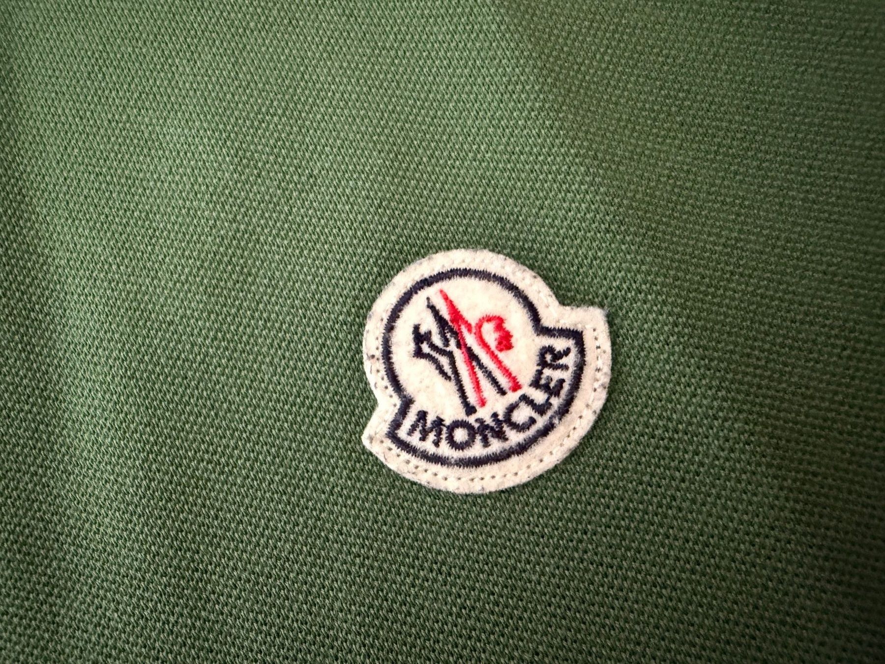 Moncler Polos: Moncler Poloshirt – D'occasion à Chambésy par rob_gl27 2