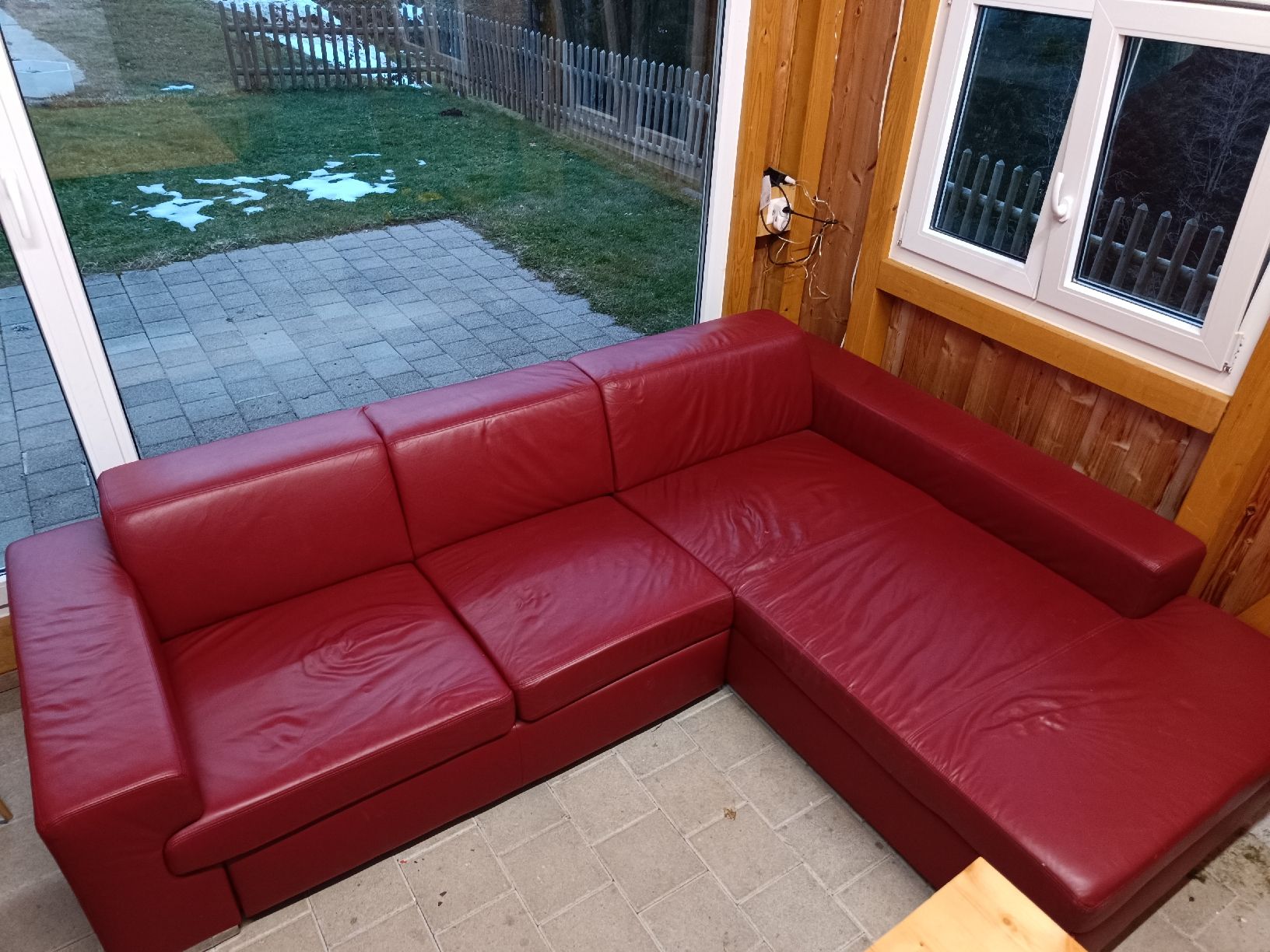 Divani: Rotes Ecksofa aus Kunstleder – Usato da Hasle LU venduto da Schwaendeliflueh1999