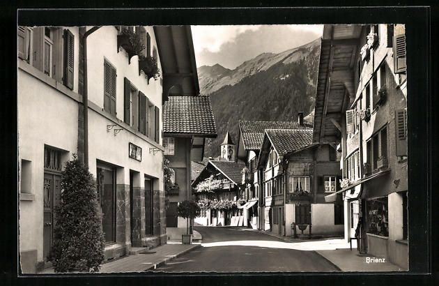 Cartoline postali: AK Brienz, Strassenpartie mit Geschäft – Usato da Berlin venduto da bartko-reher