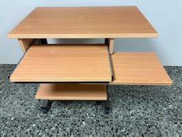 Rollwagen,Tisch ,Computertisch mit Tastaturablage