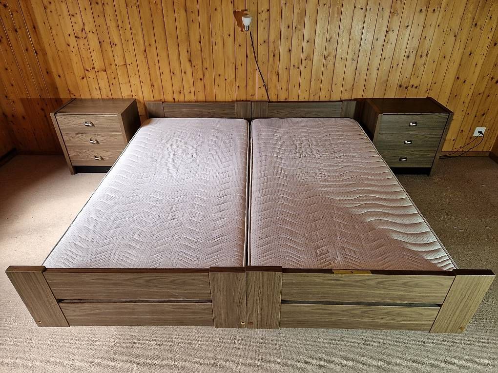 Letti: Doppelbett + Nachttische – Usato da Grindelwald venduto da jana2094