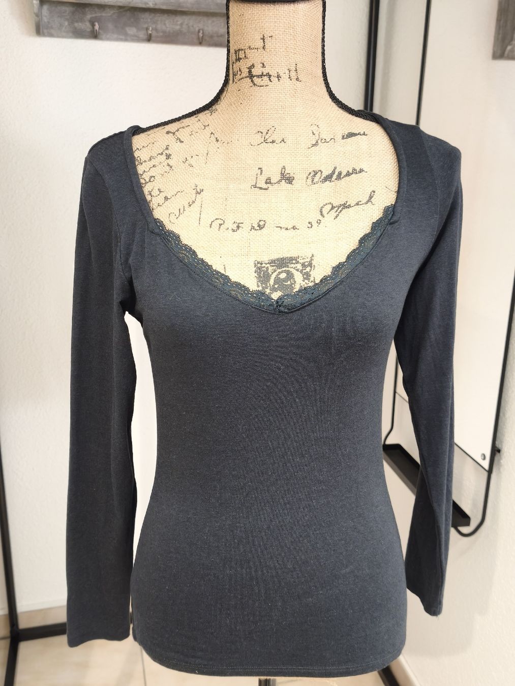 Pullover & Sweatshirts: Langarmshirt Basic by Chicoree schwarz Grösse M – Gebraucht aus Emmetten von SecondhandSiska