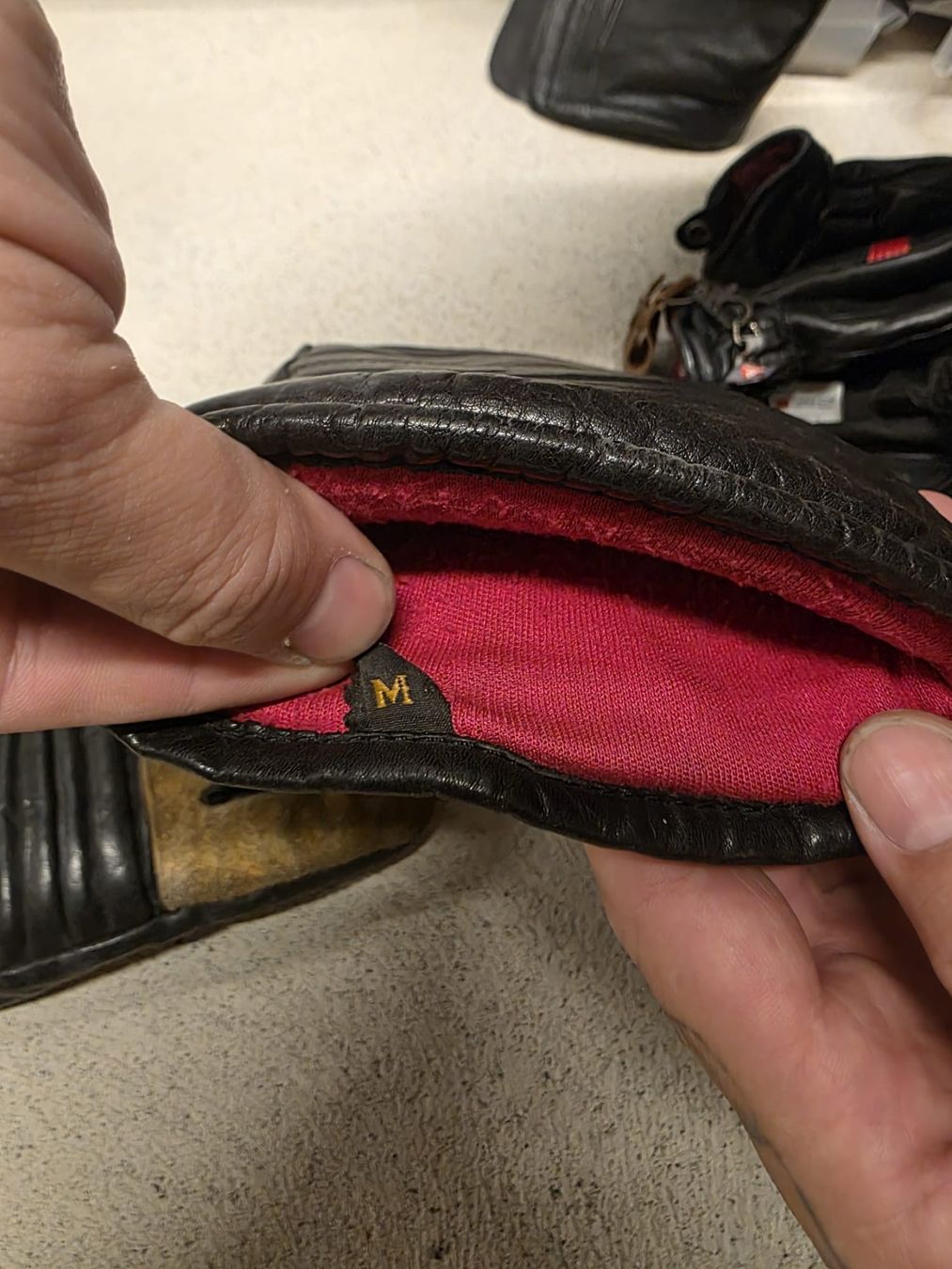 Altri accessori da uomo: Motorradhandschuhe Leder schwarz Grösse M – Usato da Lohn-Ammannsegg venduto da leo6684 1