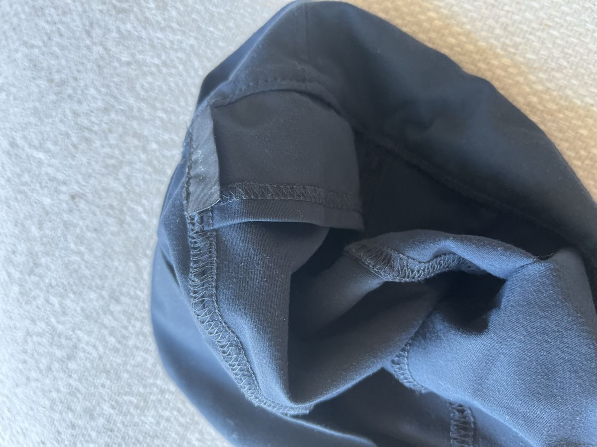 Copricapi, berretti & cappellini: ON Running Beanie dark blue size one size good condition – Usato da Lausanne venduto da Danash 1
