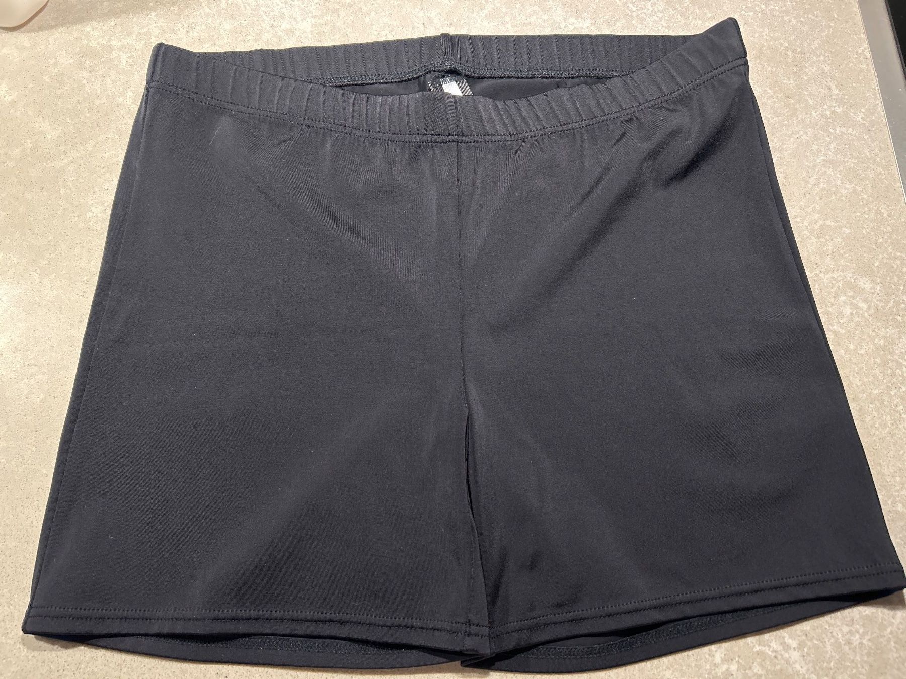 Pantalons: Bade - Radler mit Elastikbund schwarz von bpc Gr. 40 – D'occasion à Brunnen par Nala2929 1