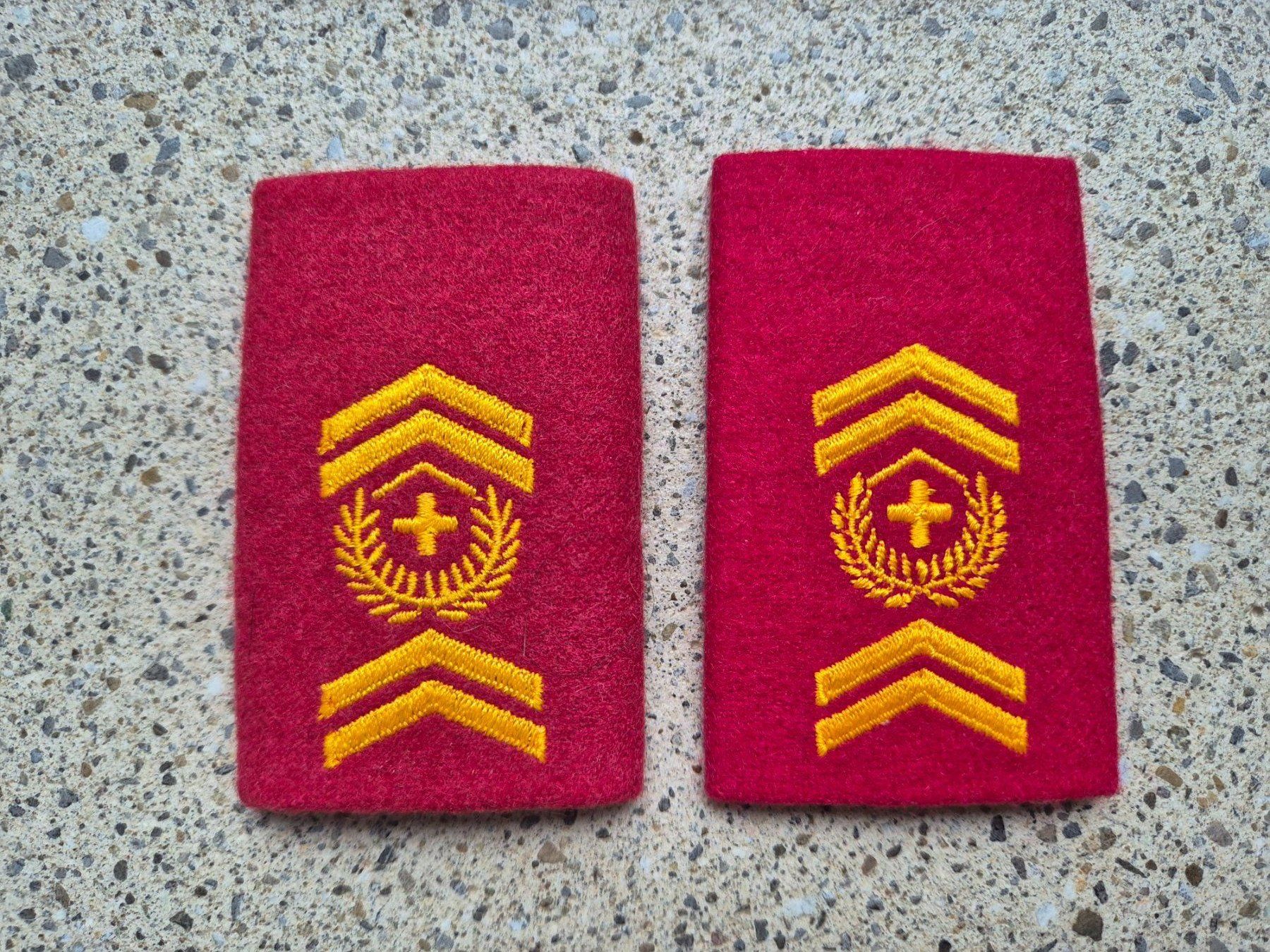 Schweizer Armee Placchette & Badge: Gradabzeichen Patten Set Stabsadjutant Rettungstruppen – Nuovo e nell'imballaggio originale da Riedholz venduto da fr_sIruP