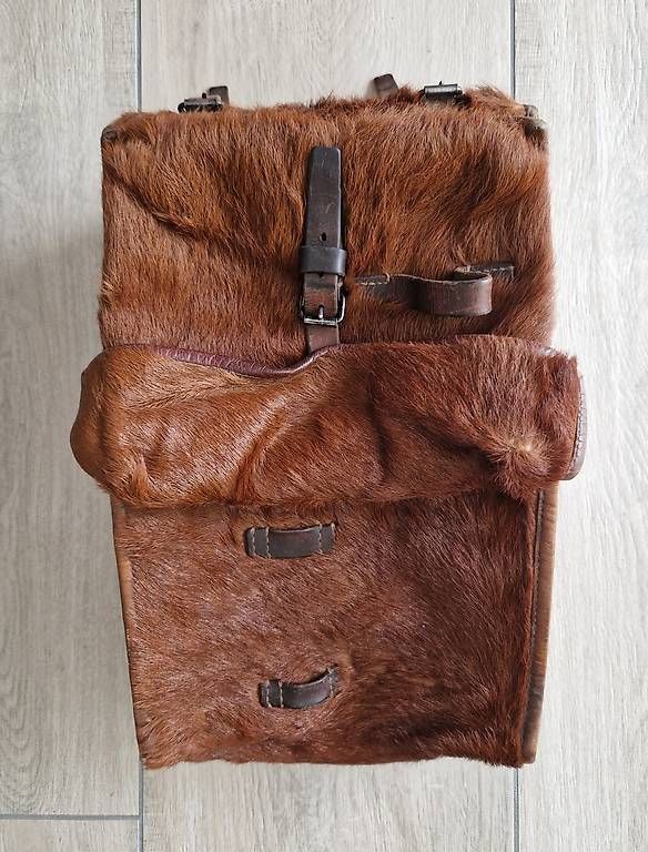 Zaini: Original antiker Schweizer Affranzen - Fellrucksack – Usato da Staffelbach venduto da MrMH