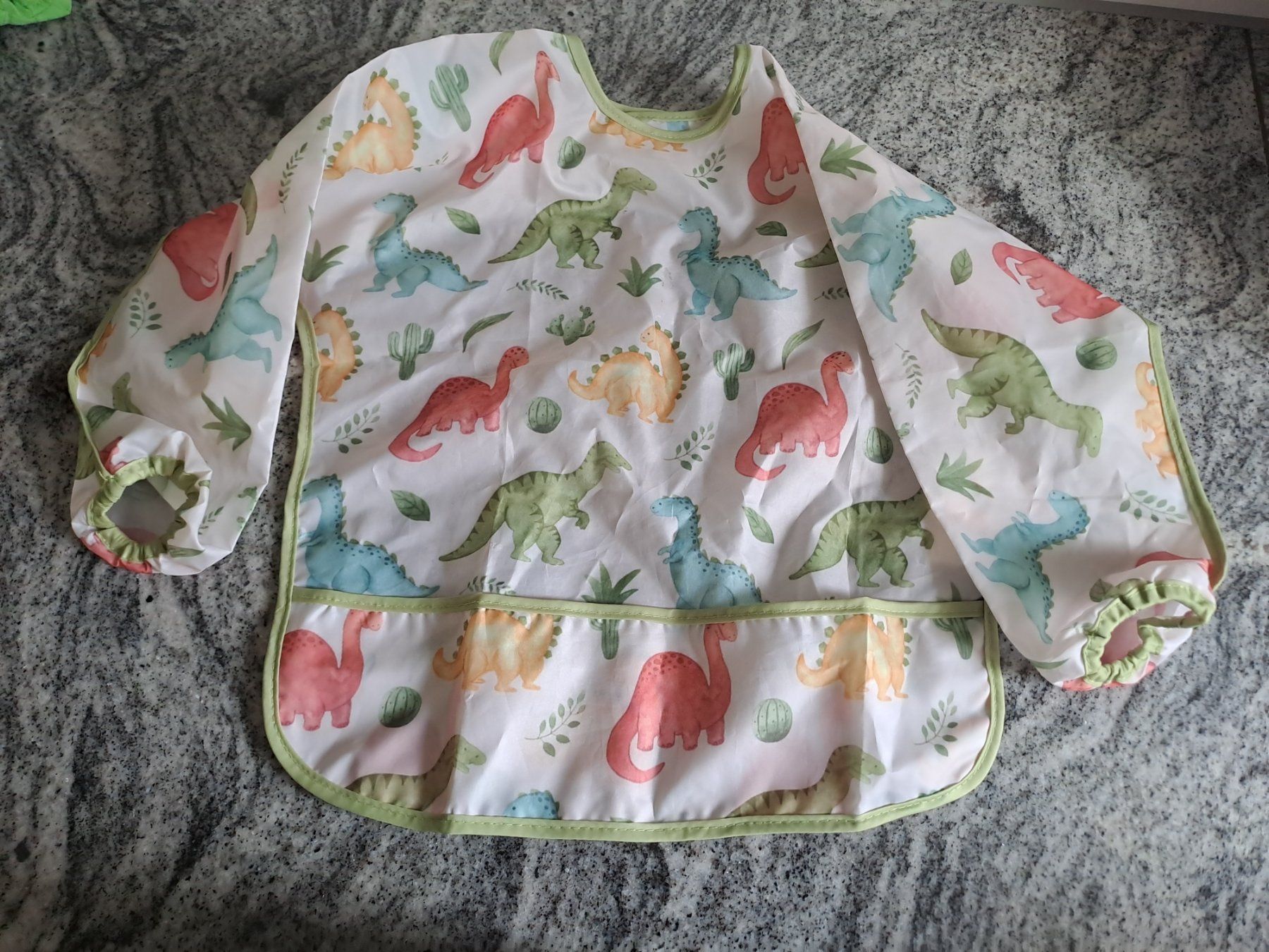 Sonstiges für Kind & Baby: Latzli Kinder Langarm Dino Muster – Gebraucht aus Rickenbach LU von bishiida