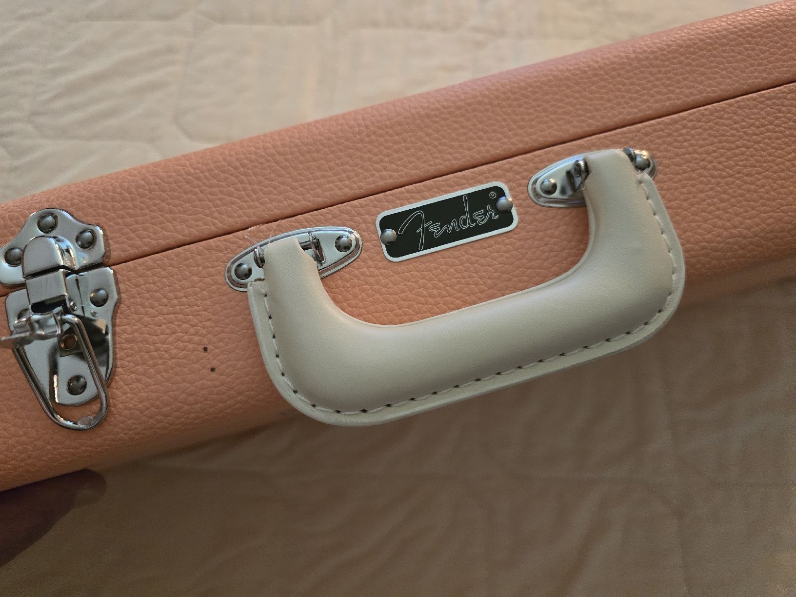 Fender Strumenti musicali: FENDER GUITAR CASE ....NEU !!! – Nuovo e nell'imballaggio originale da Zürich venduto da Antiquedealer 1