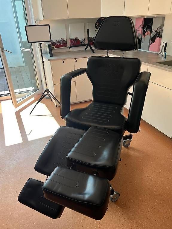 Kosmetik-& Massageliegen: TATSoul 370-S Client Tattoo Chair – Gebraucht aus Rümligen von Natasha2