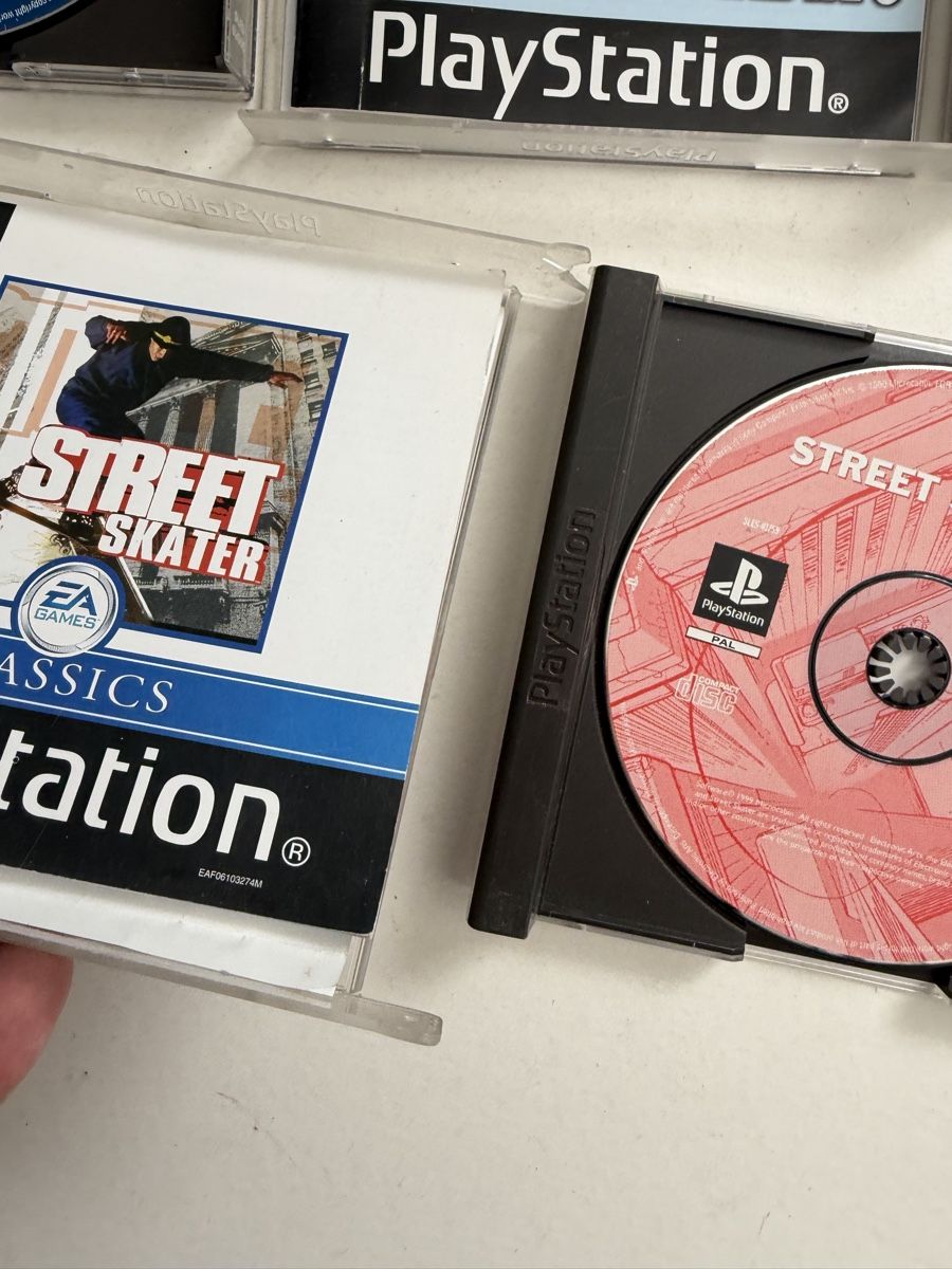Giochi: Lot 8 jeux PlayStation 1 – Usato da Genève venduto da sho_67qj 6