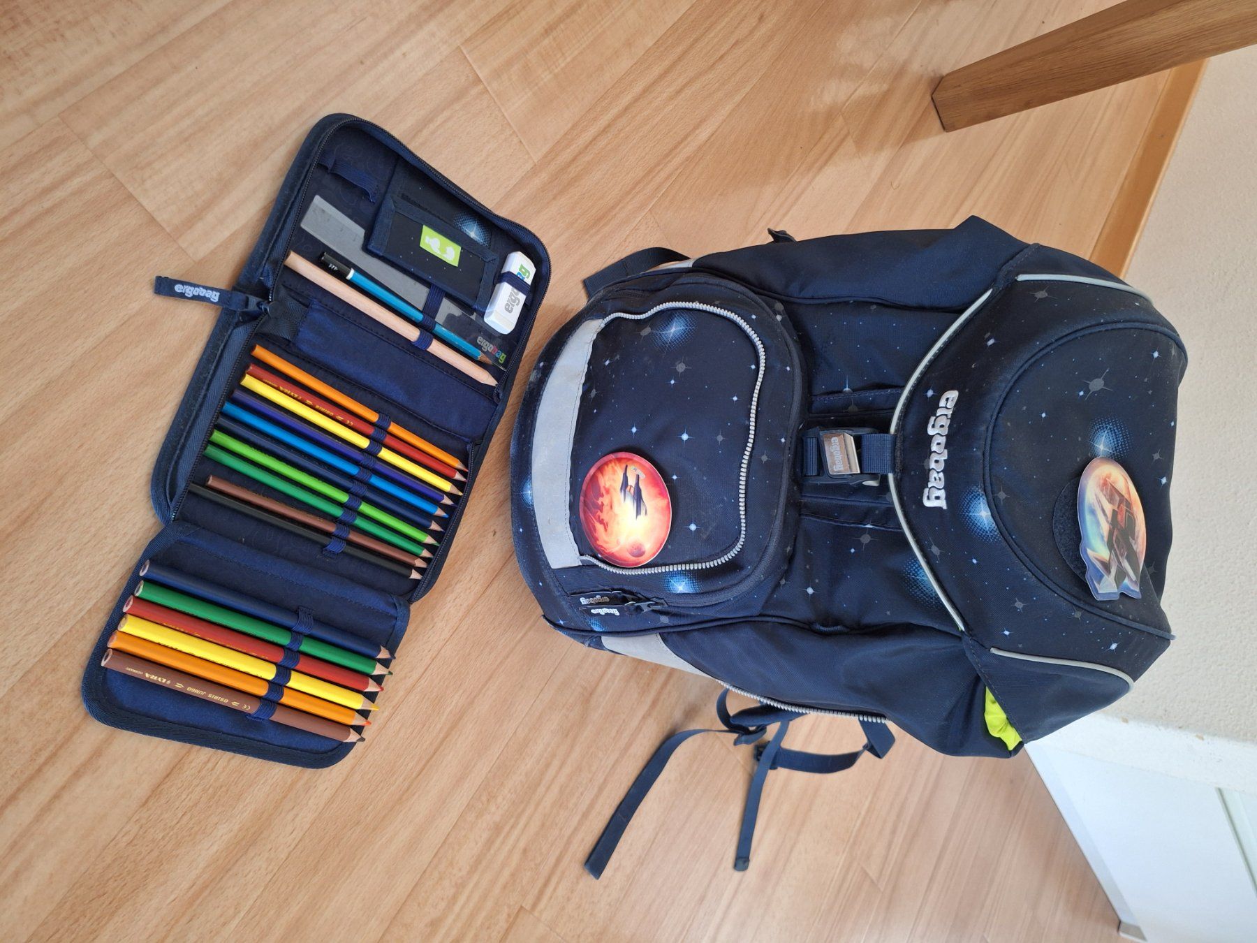 Ergobag Borse & Zaini: Ergobag Schulrucksack mit Federmäppchen galaxy dunkelblau – Usato da Aarau venduto da mucha_d 1