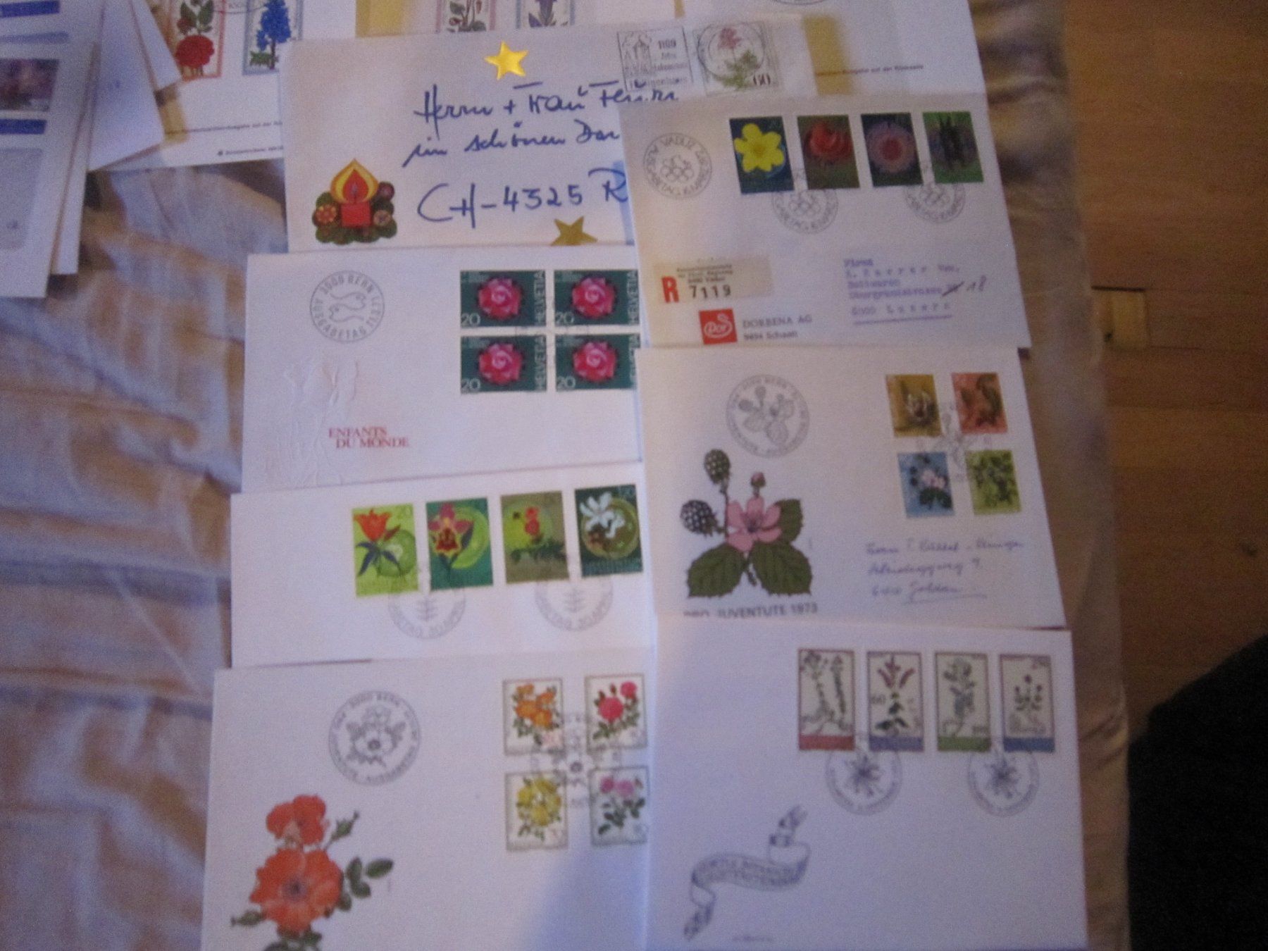 Tutti i francobolli: A5 schöne Zusammensetzung Blumen – Usato da Giubiasco venduto da sal_9j6w 2