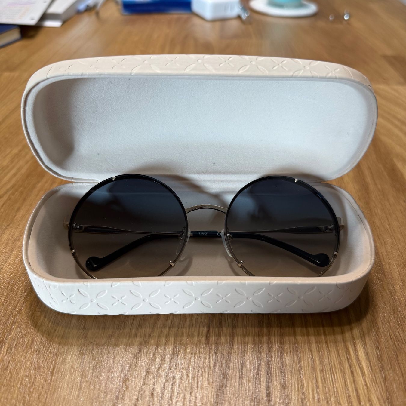 Liu Jo Occhiali & Lenti: Originale Liu Jo Sonnenbrille mit Blaustich – Nuovo (secondo la descrizione) da Birmensdorf ZH venduto da clotschi 1