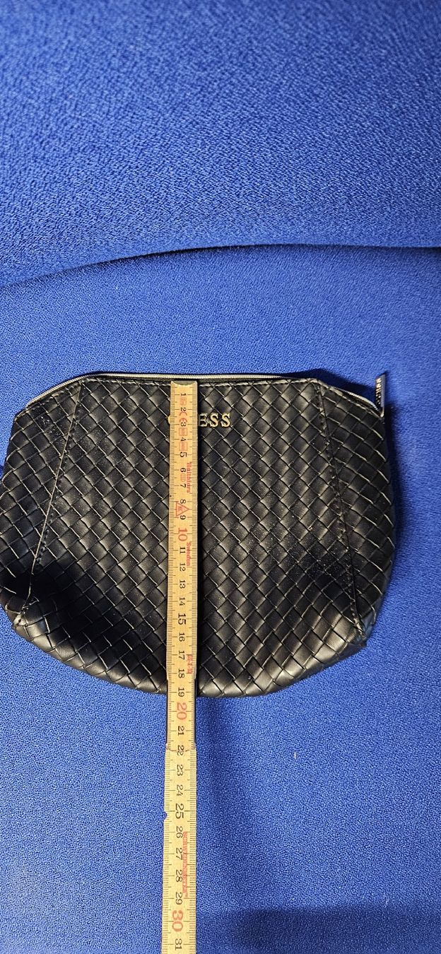 Guess Borse da donna: Guess Kosmetiktasche Schwarz – Usato da Baar venduto da Vel...Baar45 4
