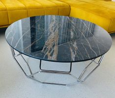 Pure Eleganz für Ihr Wohnzimmer: Designer-Couchtisch Hive