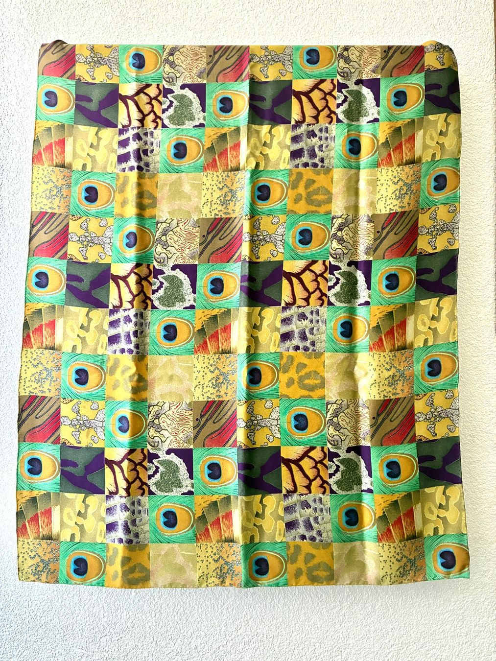 Foulard & Sciarpe: Seidenfoulard mit buntem Patchworkmuster Pfauenauge – Usato da Kloten venduto da Nephty 2
