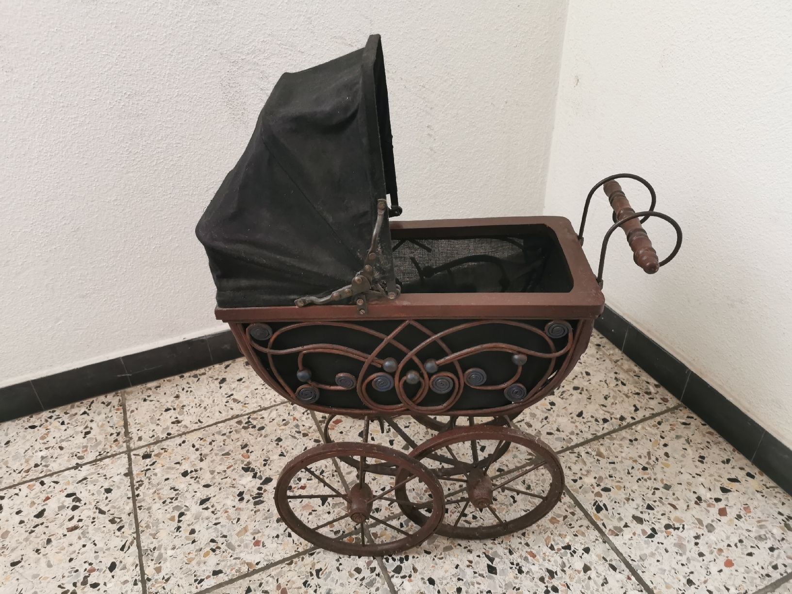 Puppenwagen: Antiker Puppenwagen um 1900 – Gebraucht aus Mellingen von fra_g7y8