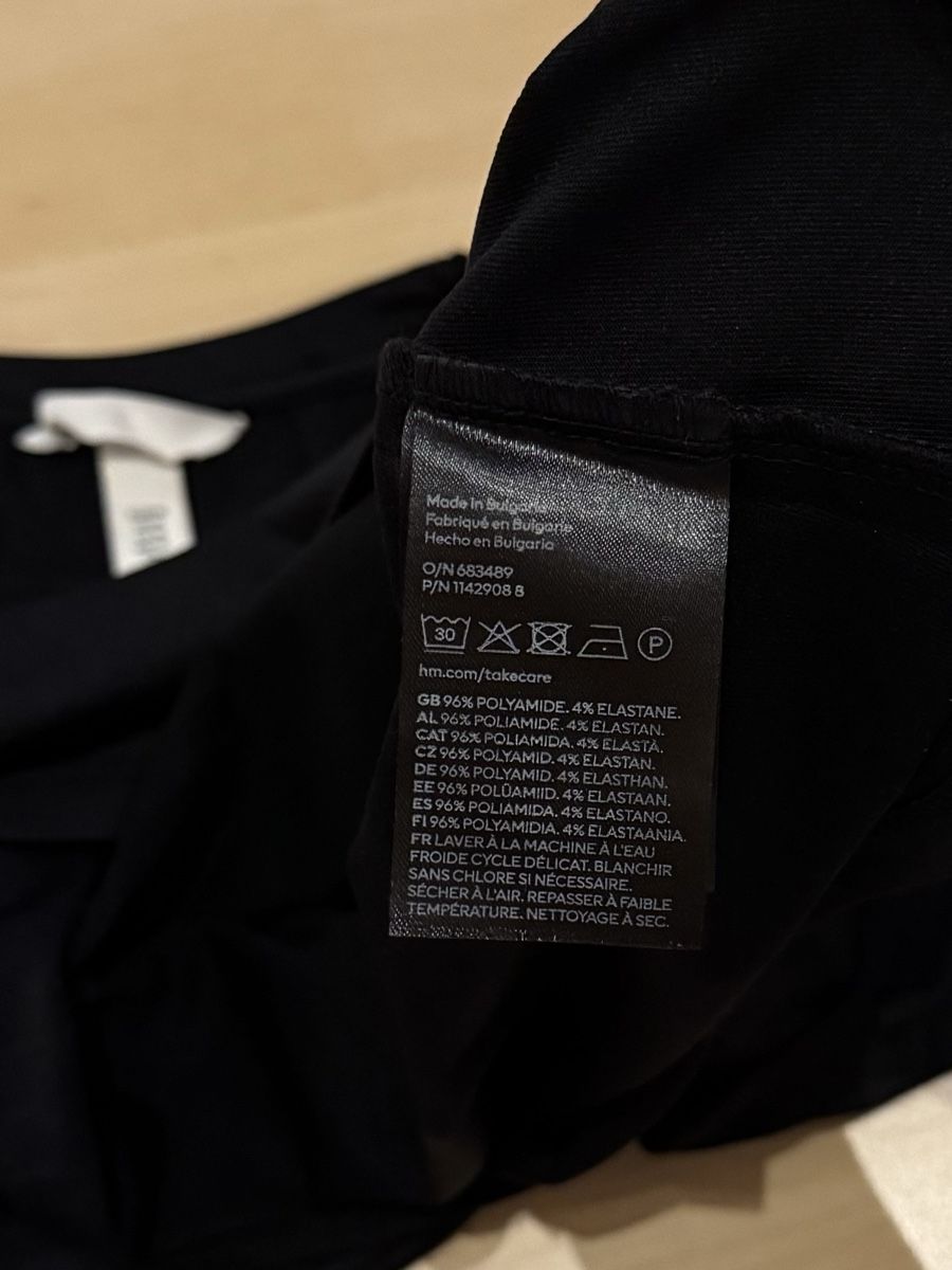 H&M T-shirt: Schwarzes H&M Basic T-Shirt, Grösse M – Nuovo (secondo la descrizione) da Tuggen venduto da jess_gls06 2