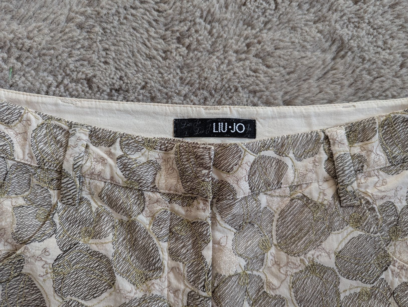Liu Jo Pantaloni: short liu jo 40 – Usato da Montreux venduto da dem_gyt9 1