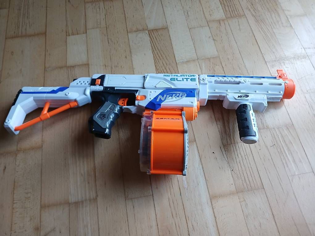 Giocattoli: Komplettes Nerfset mit Zubehör – Usato da Schwyz venduto da gappy01 1
