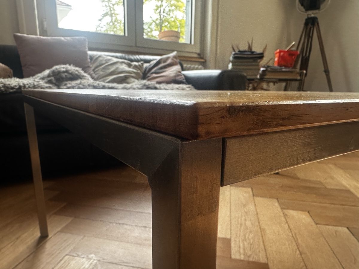 Tavoli: Couchtisch aus massiver Eiche mit Metallgestell – Usato da Biel/Bienne venduto da Violetbutterfly 1