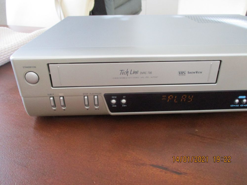 TechLine DVRC-700 DVD- Player /- VHS-Recorder (Gebraucht) in Liestal ...