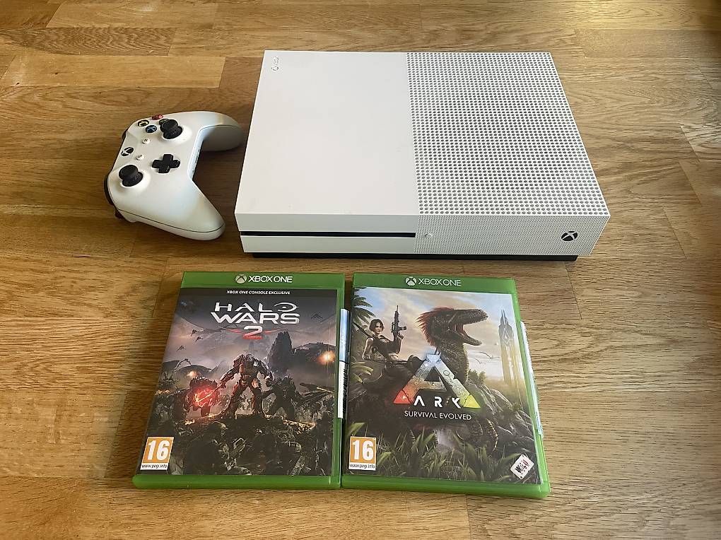 Console: Xbox One S Bundle  Top Zustand inkl. Controller & 2 Spielen – Usato da Cordast venduto da nikou89