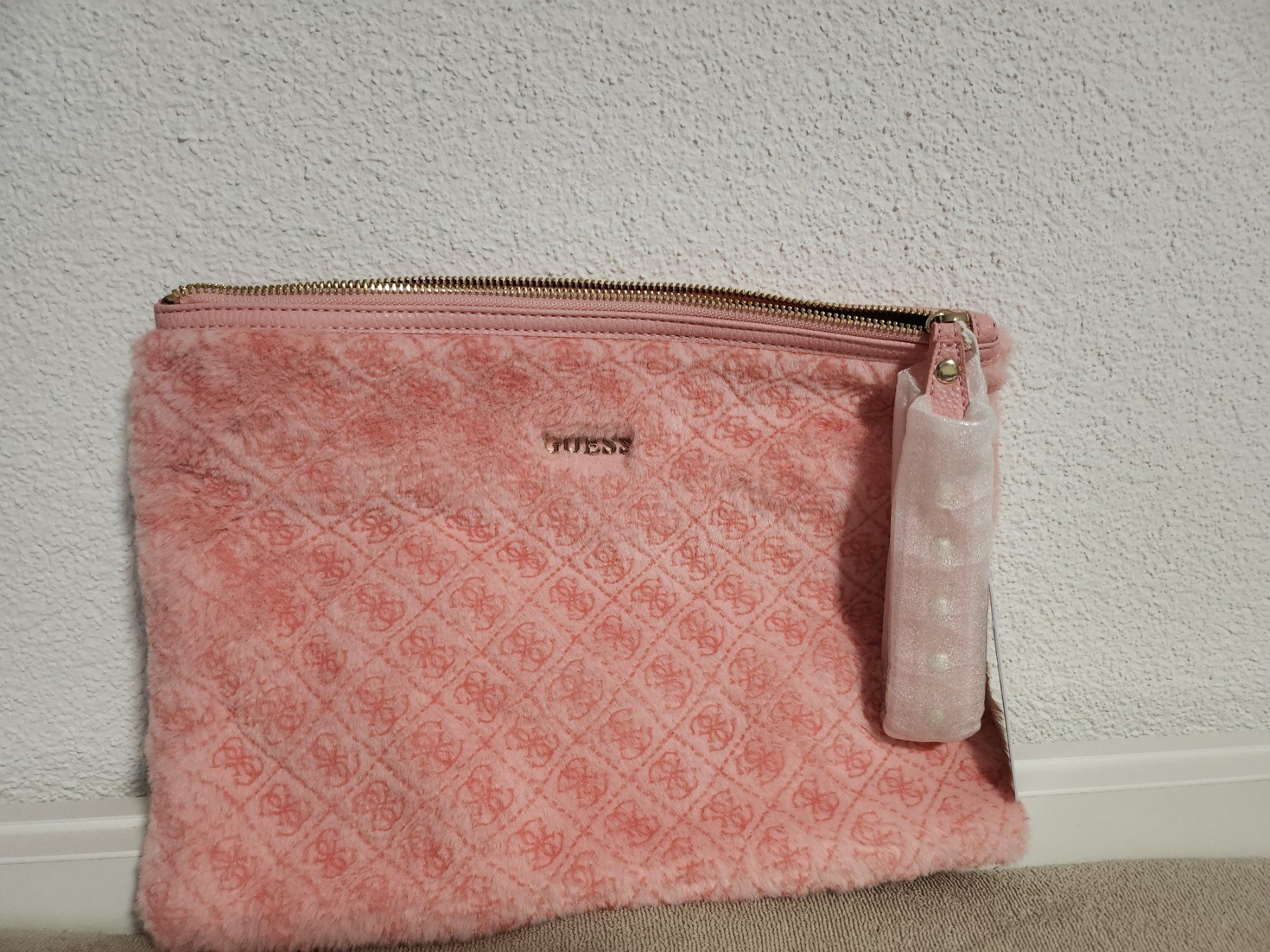 Guess Taschen für Damen: Guess Clutch – Neu (gemäss Beschreibung) aus Kefikon TG von Livline