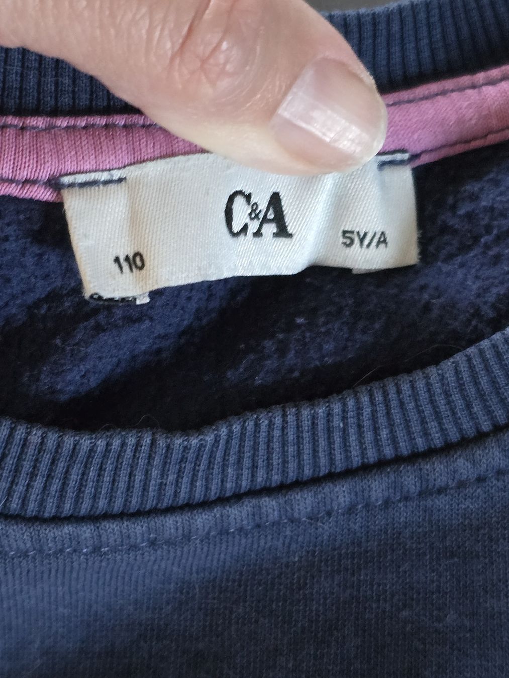 C&A Maglioni & Felpe: Süsser C&A Pullover mit Einhorn, Grösse 104-110 – Usato da Unterentfelden venduto da Panda-87 1