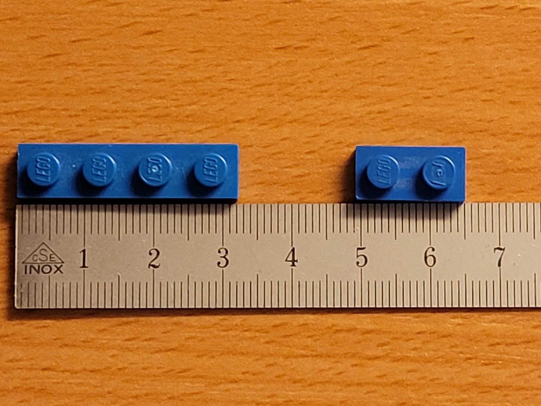 Lego Kit di costruzioni: Lego - 2 pièces bleu plates à 2 et 4 tenons – Usato da Payerne venduto da tintin08 3