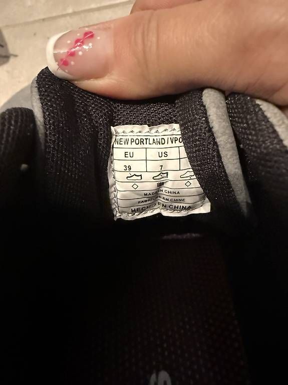 Scarpe da donna: Chaussures Levis chaudes taille 39 – Usato da Val d'Illiez venduto da sabesabe66 2