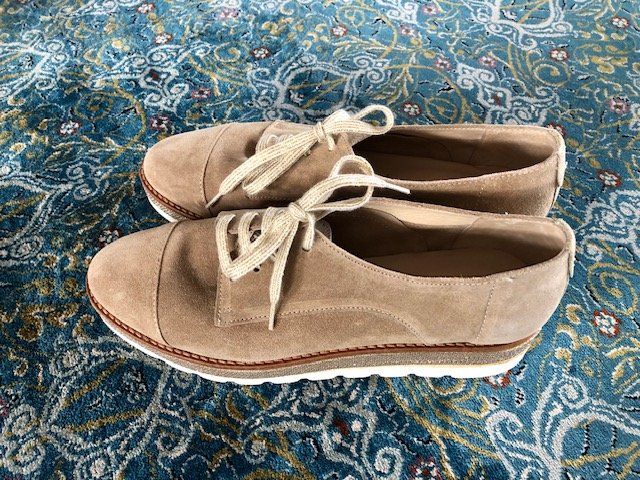 Damenschuhe: NEUER Echt Veloursleder Schnürschuh, Gr. 39 – Neu (gemäss Beschreibung) aus Berg am Irchel von EsHiWa