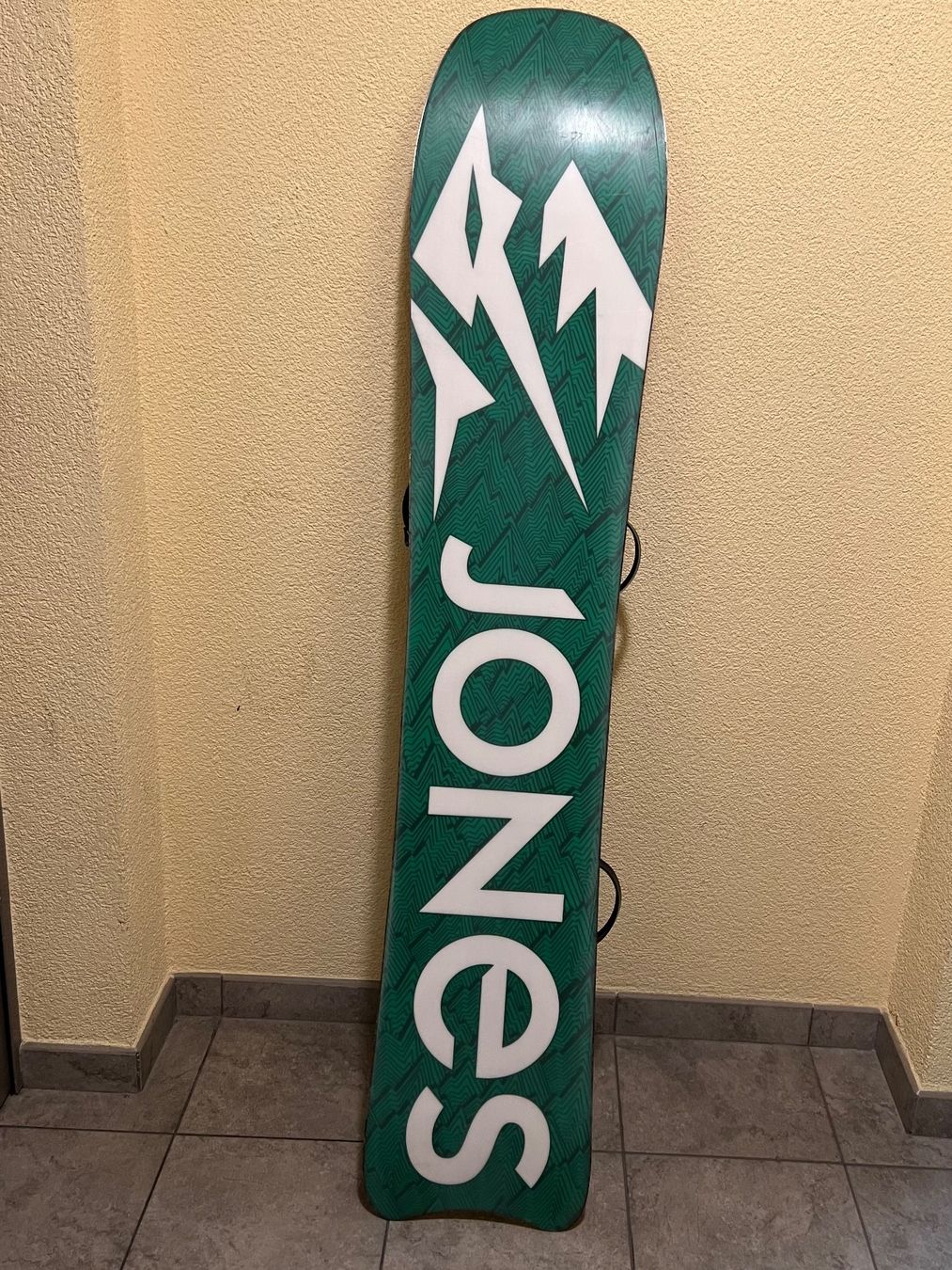 Jones Board: Snowboard avec fixations – Usato da Conthey venduto da Mcaloz 1