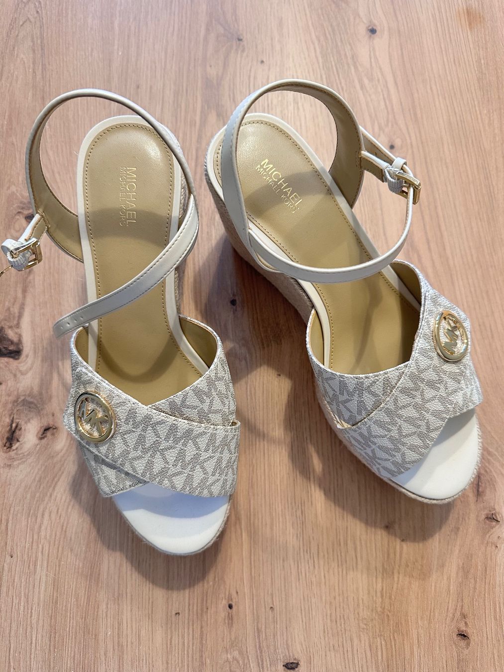 Michael Kors Chaussures femmes: Plateausandalen von Michael Kors – Neuf (Voir description) à Wil SG par denpasar00 4