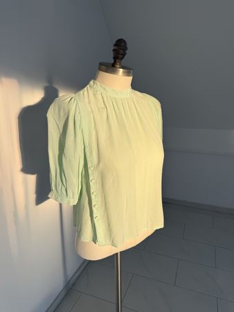 Damen Bluse hellgrün mit Knopfleiste guter Zustand