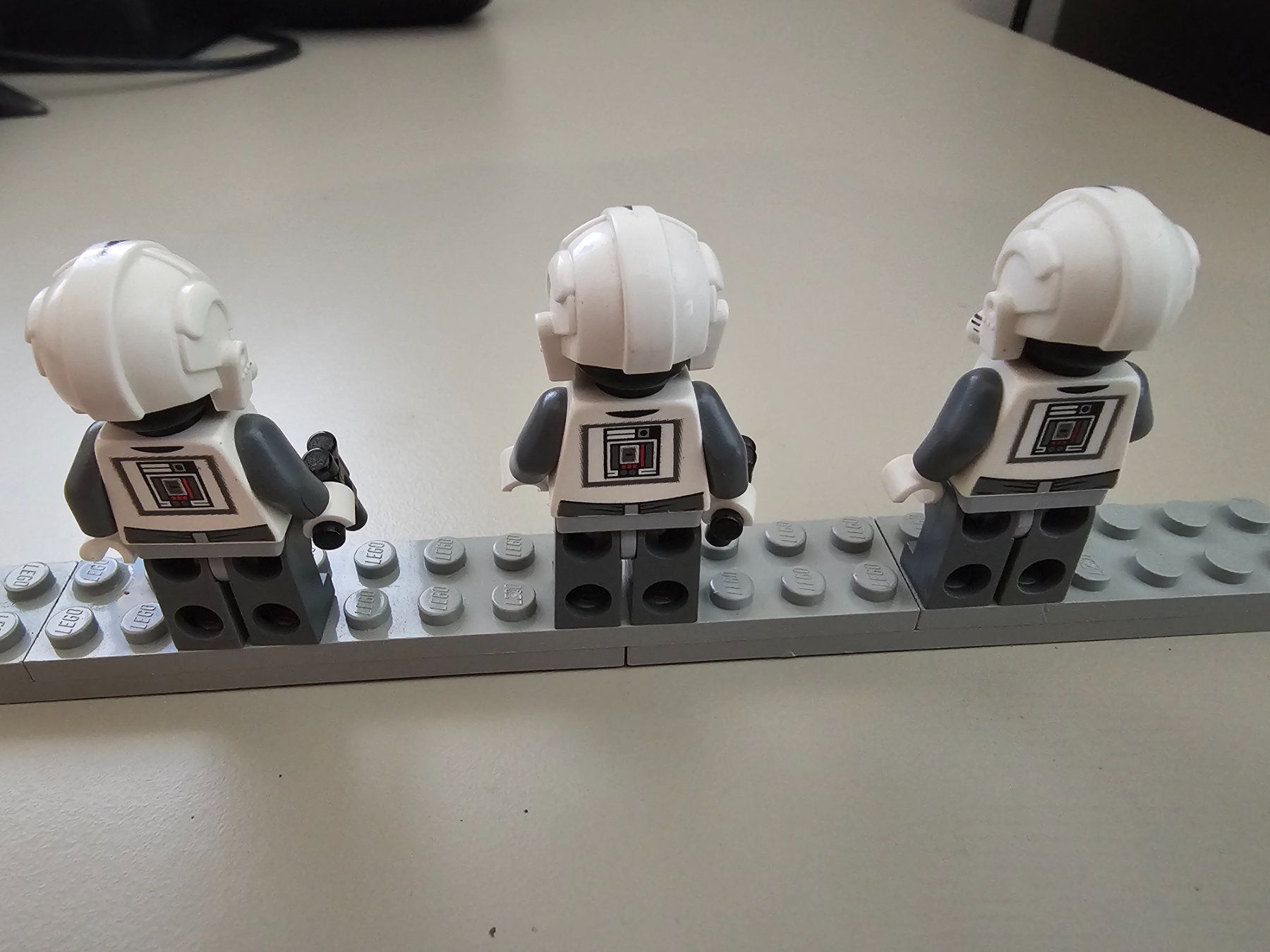 Lego Baukästen: Lego Star Wars Minifiguren 3 AT-AT Driver – Gebraucht aus Läufelfingen von struuub92 1