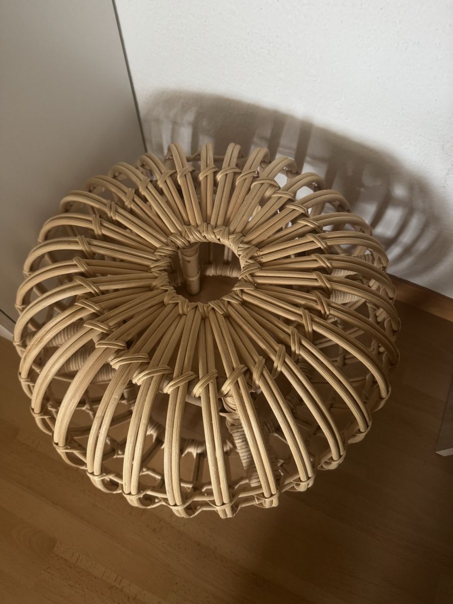 Ikea Tabourets: Hocker Rattan rund  – D'occasion à Rüti ZH par Mysticphoenix.mel