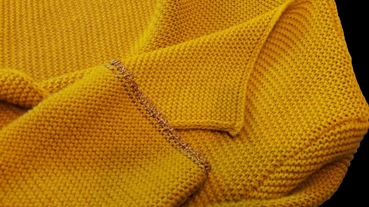 Jacken: AN'GE  Strickjacke ockergelb jaune ocre TU – Gebraucht aus Tavannes von Brocashop 3